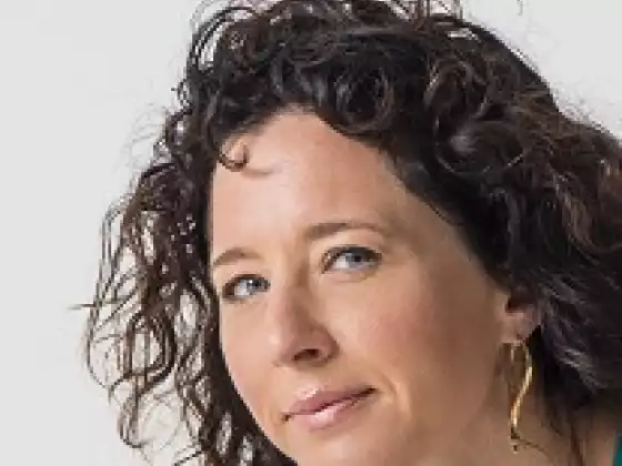 Shannon Paige,
                            健康與保健
                            Expert at 呼吸、伸展和成長套裝