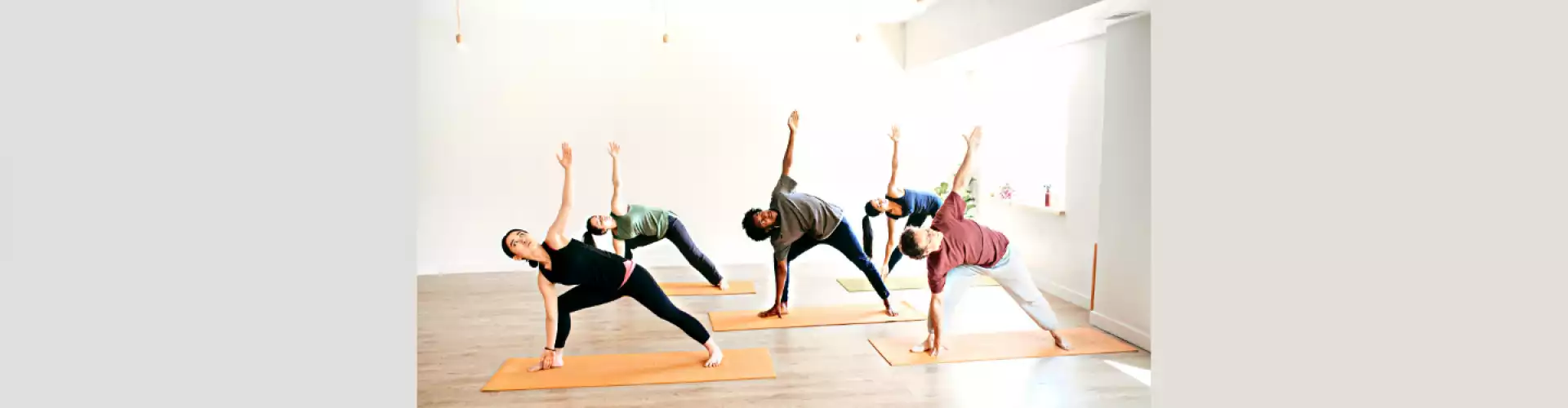 Yoga suave - Online Class by Sera Melini