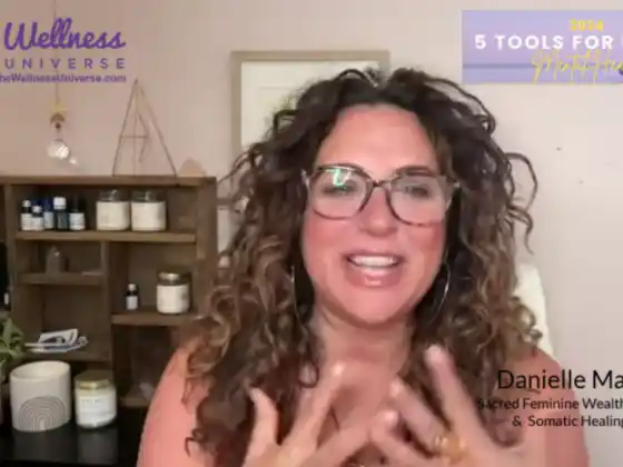 Thuật giả kim của tiền thiêng với Danielle Marggraf
