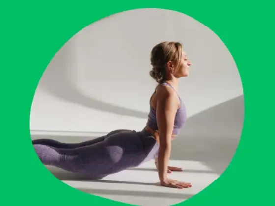 Güçlendirilmiş Vinyasa: Orta Seviye Yoga Akışı